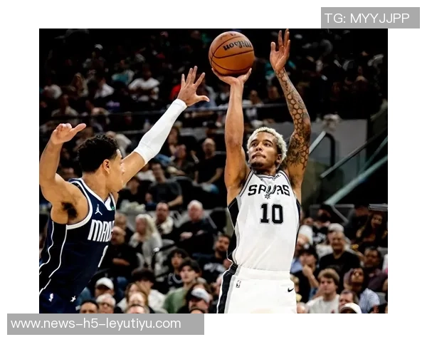 克里斯蒂本赛季三分命中率高达459成为200次出手球员中的最佳射手 克里斯蒂本赛季三分命中率高达459成为200次出手球员中的最佳射手